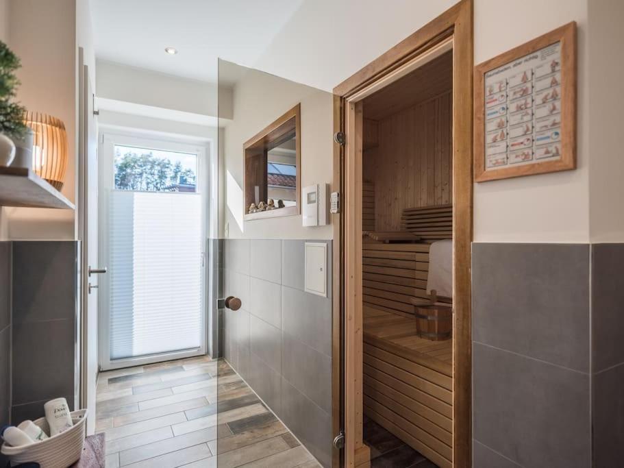 5 Sterne-Ferienhaus Eisvogel Am See Mit Sauna Und Kamin Krakow am See Dış mekan fotoğraf