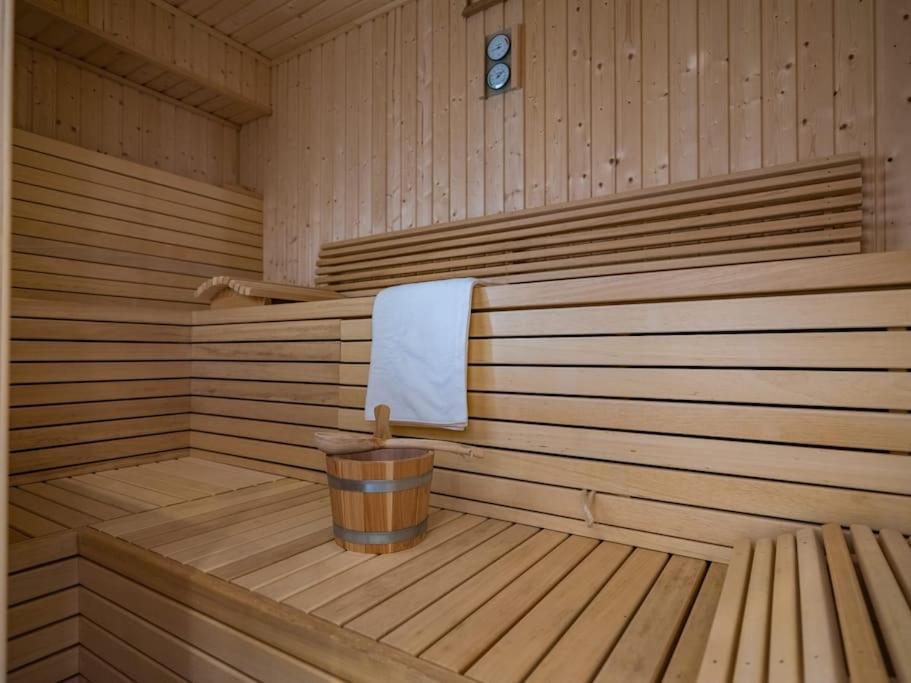 5 Sterne-Ferienhaus Eisvogel Am See Mit Sauna Und Kamin Krakow am See Dış mekan fotoğraf